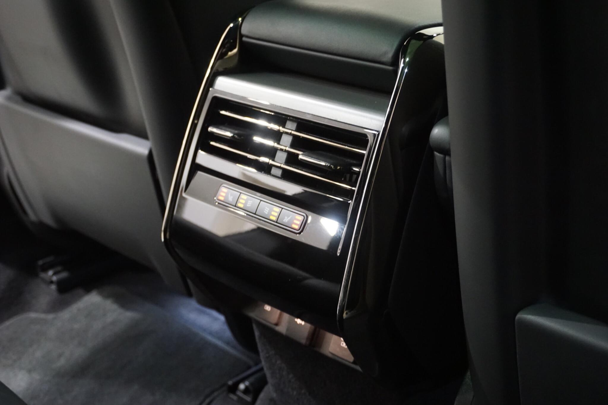 Land Rover Range Rover Sport 3.0 D300 MHEV Dynamic SE SUV 5dr Diesel Auto 4WD Euro 6 (s/s) (300 ps)